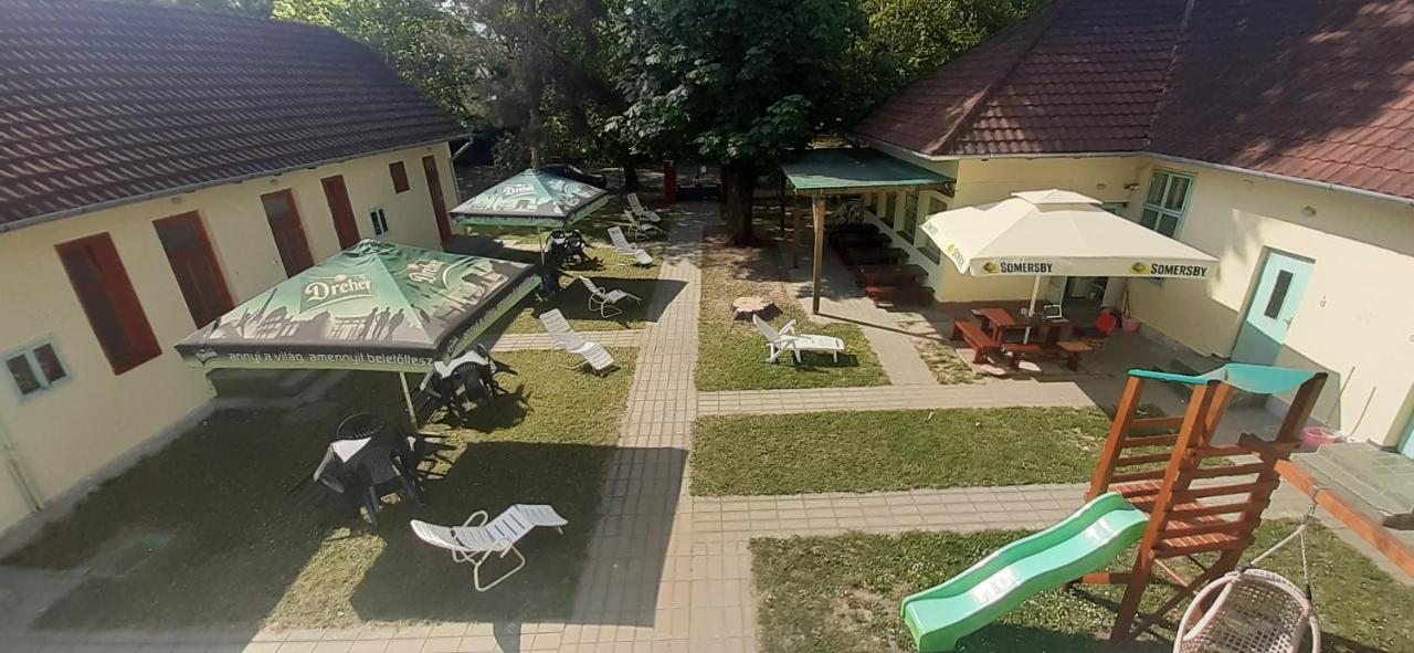 Aqua Hostel Siófok Extérieur photo
